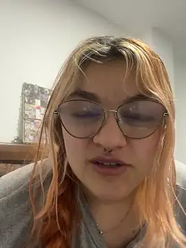 Snapshot of SophiaWeestt99 chatting on July 14, 2026, 5:34 am SophiaWeestt99 online show from July 14, 2026, 5:34 am