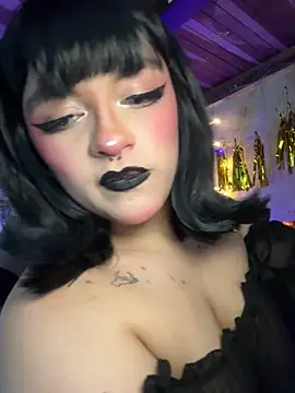 SophiaWeestt99 online show from May 2, 2026, 4:07 am