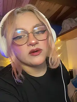 SophiaWeestt99 online show from February 10, 2026, 4:11 am