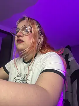 Snapshot of SophiaWeestt99 chatting on July 7, 2026, 2:14 am SophiaWeestt99 online show from July 7, 2026, 2:14 am