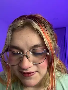 Snapshot of SophiaWeestt99 chatting on July 23, 2026, 4:21 am SophiaWeestt99 online show from July 23, 2026, 4:21 am