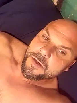 Snapshot of Javierchico chatting on May 13, 2026, 9:00 pm Javierchico online show from May 13, 2026, 9:00 pm