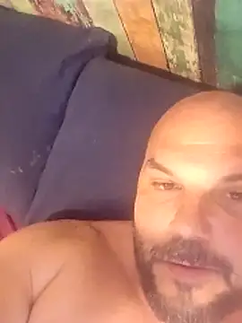 Snapshot of Javierchico chatting on May 24, 2026, 5:18 am Javierchico online show from May 24, 2026, 5:18 am