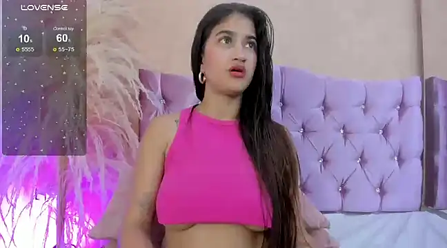 MIIAHERNANDEZ online show from January 8, 2025, 10:48 pm