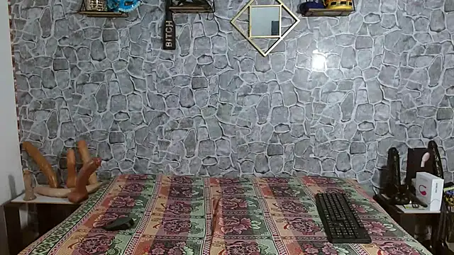 Snapshot of Aynle-toms chatting on November 19, 2025, 12:32 am Aynle-toms online show from November 19, 2025, 12:32 am