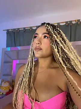 Snapshot of cassyskyle chatting on April 12, 2026, 8:01 pm cassyskyle online show from April 12, 2026, 8:01 pm