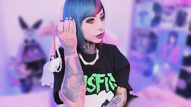 NikkiRamone online show from November 6, 2025, 3:32 am