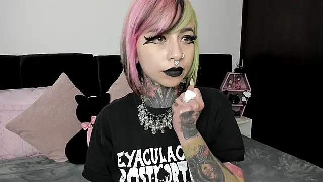 NikkiRamone online show from January 23, 2025, 2:50 pm