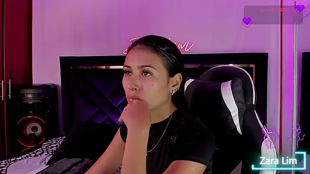 ZaraLim online show from October 17, 2025, 4:31 pm