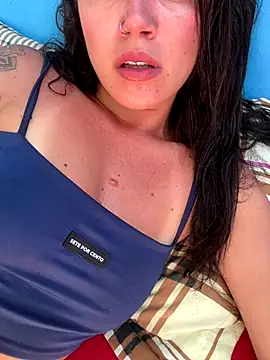 Snapshot of BetinaSoares chatting on December 15, 2025, 5:30 pm BetinaSoares online show from December 15, 2025, 5:30 pm