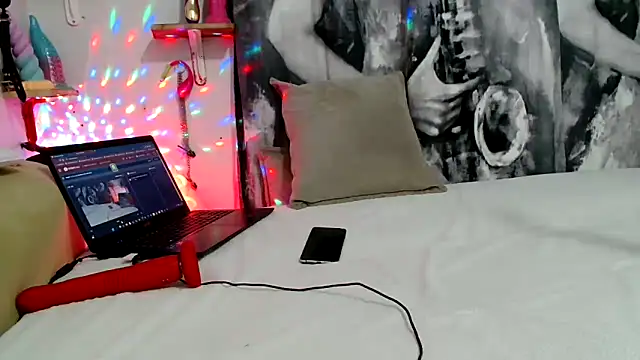 Snapshot of Bitter_ chatting on November 4, 2025, 4:00 pm Bitter online show from November 4, 2025, 4:00 pm