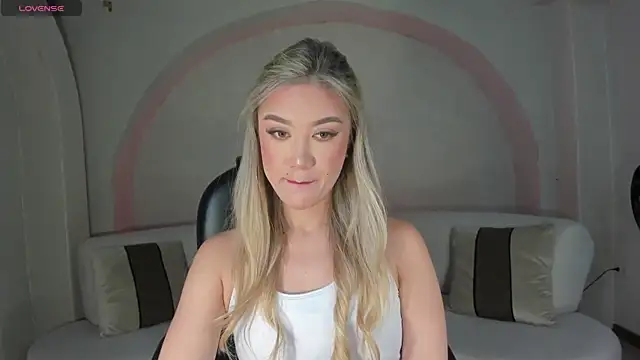 Snapshot of RebeccaHudson chatting on May 29, 2026, 8:04 pm RebeccaHudson online show from May 29, 2026, 8:04 pm