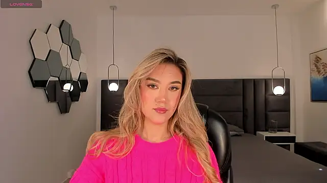 Snapshot of RebeccaHudson chatting on February 8, 2026, 5:32 pm RebeccaHudson online show from February 8, 2026, 5:32 pm