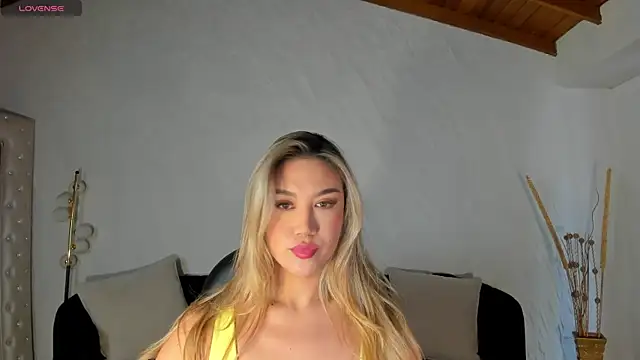 Snapshot of RebeccaHudson chatting on June 25, 2026, 7:41 pm RebeccaHudson online show from June 25, 2026, 7:41 pm
