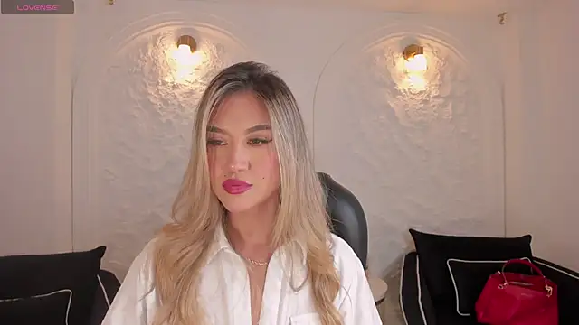 Snapshot of RebeccaHudson chatting on March 11, 2026, 8:03 pm RebeccaHudson online show from March 11, 2026, 8:03 pm