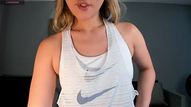 Snapshot of RebeccaHudson chatting on March 17, 2026, 7:17 pm RebeccaHudson online show from March 17, 2026, 7:17 pm