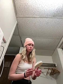 Snapshot of M1ssyk1ssy chatting on December 29, 2024, 3:33 am M1ssyk1ssy online show from December 29, 2024, 3:33 am