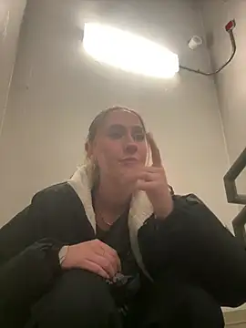 Snapshot of M1ssyk1ssy chatting on January 24, 2025, 5:00 pm M1ssyk1ssy online show from January 24, 2025, 5:00 pm