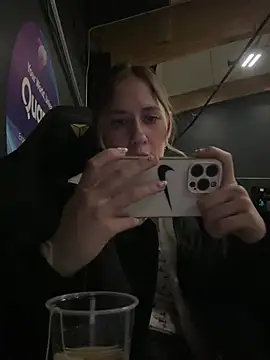 Snapshot of M1ssyk1ssy chatting on February 2, 2025, 10:28 pm M1ssyk1ssy online show from February 2, 2025, 10:28 pm