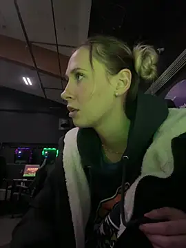 Snapshot of M1ssyk1ssy chatting on January 16, 2025, 11:27 pm M1ssyk1ssy online show from January 16, 2025, 11:27 pm