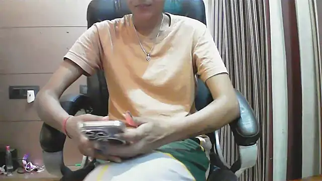 collage hoty online show from October 31, 2025, 4:03 pm