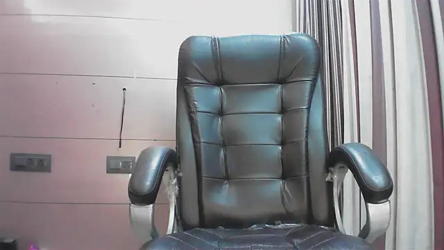 collage hoty online show from November 21, 2025, 4:50 pm