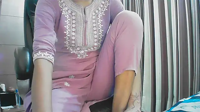 collage hoty online show from November 20, 2025, 4:29 pm