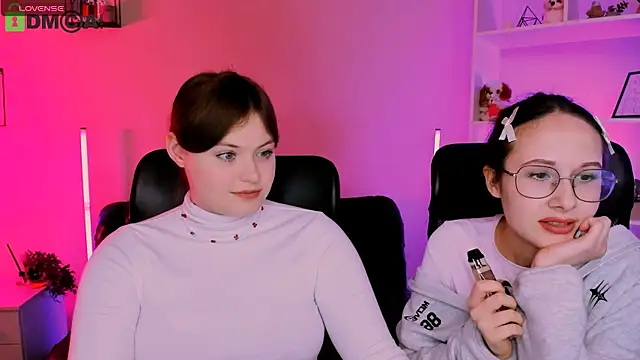 nikole kitt online show from December 15, 2025, 8:03 pm