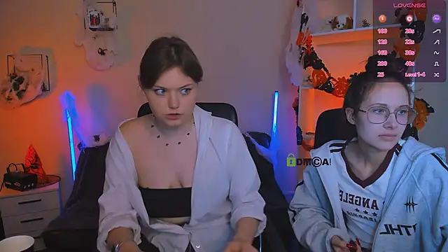 Snapshot of nikole_kitt chatting on October 29, 2025, 8:30 pm nikole kitt online show from October 29, 2025, 8:30 pm