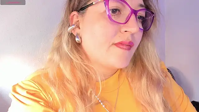 Naty Mature  online show from April 20, 2026, 5:36 pm