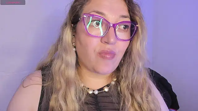 Naty Mature  online show from April 30, 2026, 8:57 pm