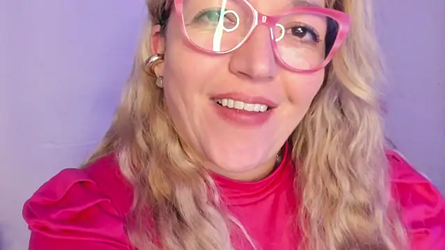 Naty Mature  online show from December 15, 2025, 11:20 pm