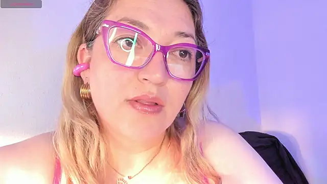Snapshot of Naty_Mature_ chatting on June 4, 2026, 6:34 pm Naty Mature online show from June 4, 2026, 6:34 pm