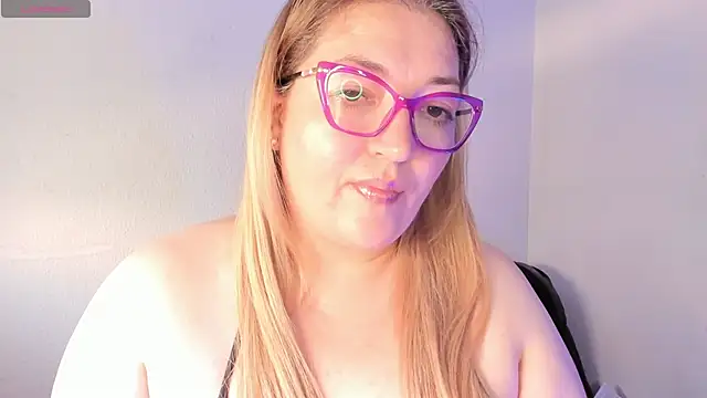 Naty Mature  online show from April 26, 2026, 4:15 pm