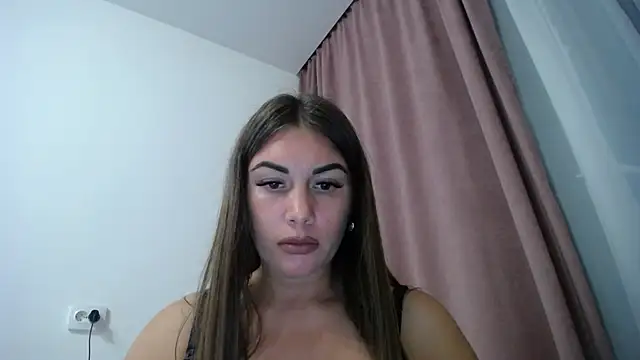 Snapshot of LinaSparks chatting on October 8, 2025, 4:08 pm LinaSparks online show from October 8, 2025, 4:08 pm