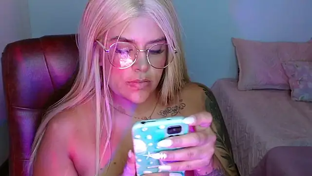 Snapshot of SofiaaCortes chatting on March 17, 2025, 2:19 am SofiaaCortes online show from March 17, 2025, 2:19 am