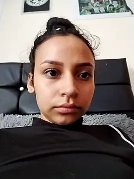 Snapshot of emma_ambar chatting on October 28, 2025, 8:19 pm emma ambar online show from October 28, 2025, 8:19 pm