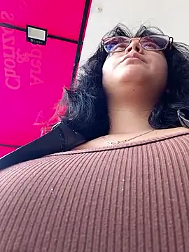 Snapshot of lara_moon25 chatting on December 4, 2025, 6:51 pm lara moon25 online show from December 4, 2025, 6:51 pm