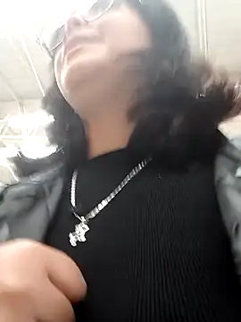 Snapshot of lara_moon25 chatting on November 3, 2025, 7:06 pm lara moon25 online show from November 3, 2025, 7:06 pm