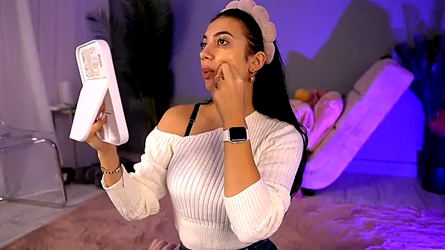 BetsyGonzale online show from October 21, 2025, 4:01 am