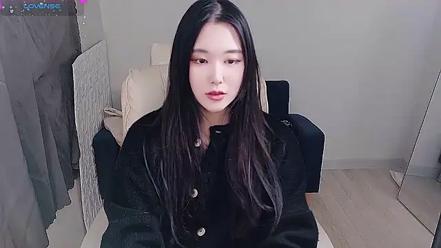 Snapshot of who_Lilly chatting on November 26, 2025, 1:00 pm who Lilly online show from November 26, 2025, 1:00 pm