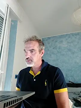 Snapshot of Marcolino183 chatting on September 16, 2025, 7:31 am Marcolino183 online show from September 16, 2025, 7:31 am