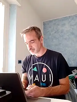 Snapshot of Marcolino183 chatting on March 10, 2025, 9:45 am Marcolino183 online show from March 10, 2025, 9:45 am