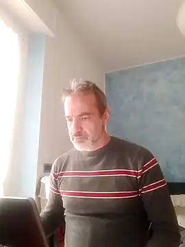 Snapshot of Marcolino183 chatting on December 17, 2024, 2:44 pm Marcolino183 online show from December 17, 2024, 2:44 pm