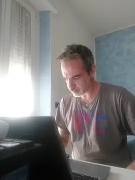 Snapshot of Marcolino183 chatting on March 18, 2025, 2:06 pm Marcolino183 online show from March 18, 2025, 2:06 pm