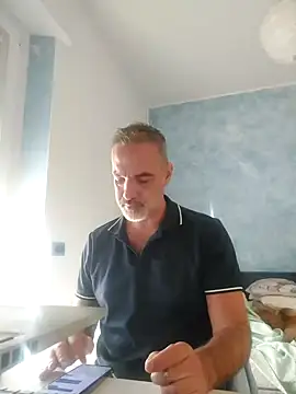 Snapshot of Marcolino183 chatting on October 7, 2025, 7:42 am Marcolino183 online show from October 7, 2025, 7:42 am