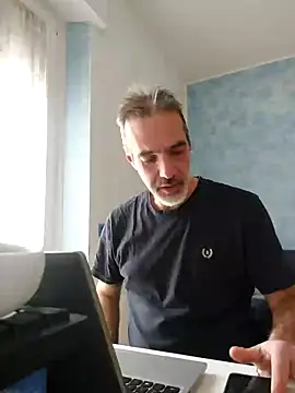 Snapshot of Marcolino183 chatting on February 28, 2025, 9:36 am Marcolino183 online show from February 28, 2025, 9:36 am