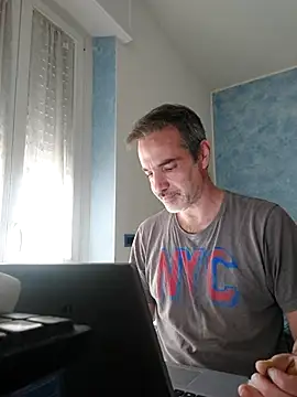 Snapshot of Marcolino183 chatting on March 18, 2025, 9:12 am Marcolino183 online show from March 18, 2025, 9:12 am