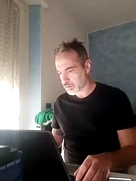 Snapshot of Marcolino183 chatting on February 14, 2025, 3:05 pm Marcolino183 online show from February 14, 2025, 3:05 pm