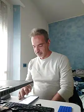 Snapshot of Marcolino183 chatting on October 22, 2025, 8:25 am Marcolino183 online show from October 22, 2025, 8:25 am